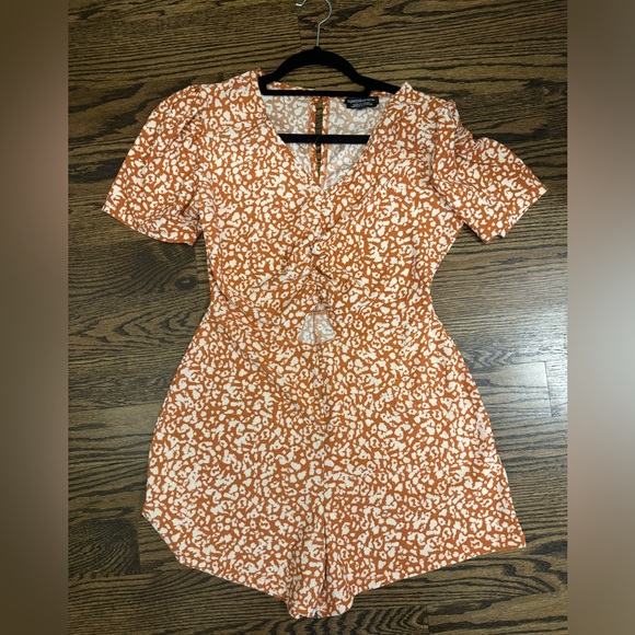 Cute Wednesdays girl romper size small with cutout. So comfy and lightweight. - Picture 2 of 4